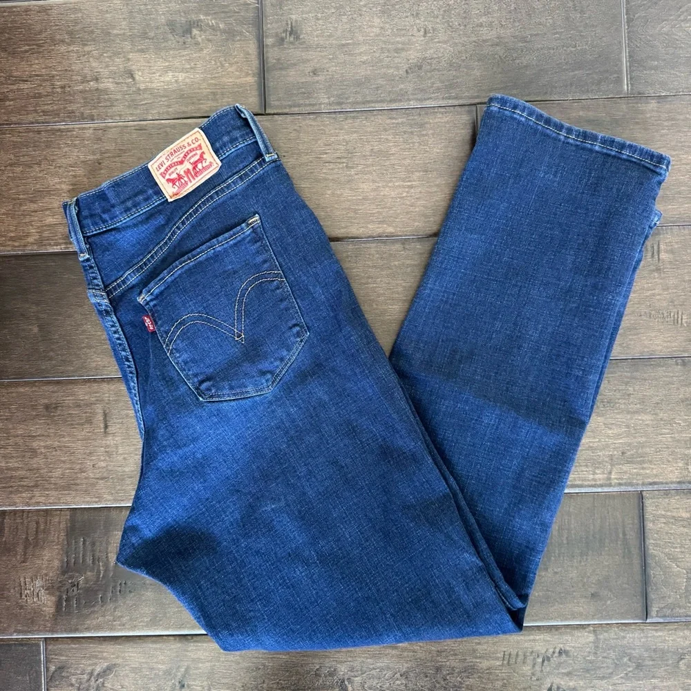 ❤️3/$30 Levi's Classic Straight Fit Women's Jeans – Dark Wash – Size 12 - Picture 1 of 12